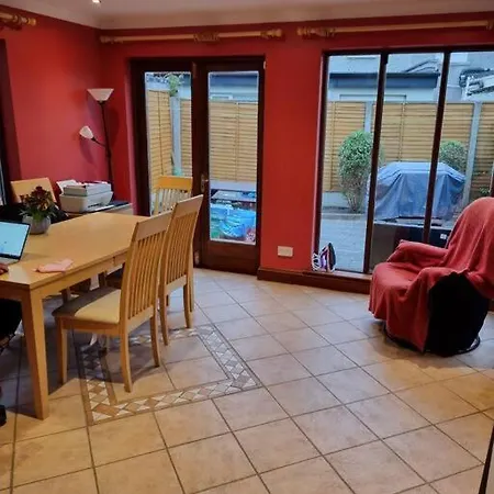 別荘 Entire House With Parking, Centrally Located & Close To Aviva Stadium