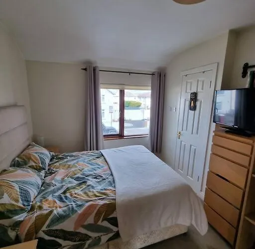 Entire House With Parking, Centrally Located & Close To Aviva Stadium דבלין